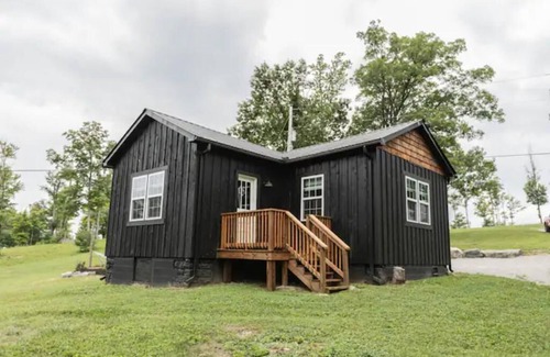 Jamestown Cabin | Cozy Mountain Cabin in Jamestown – Pet Friendly Retreat