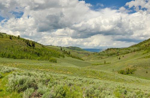 Kemmerer House | Scenic Mountain Cabin Retreat in the Wyoming Range