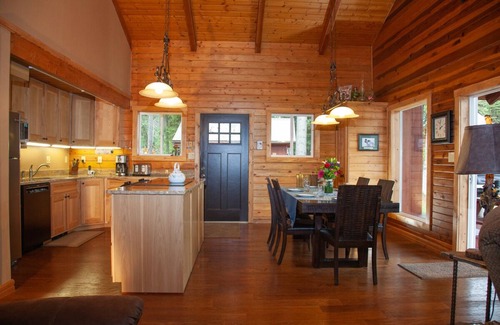 Kalispell Cabin | Hummingbird Lake House: Guest Rated 10/10 with Ocean Views