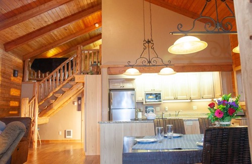Kalispell Cabin | Hummingbird Lake House: Guest Rated 10/10 with Ocean Views