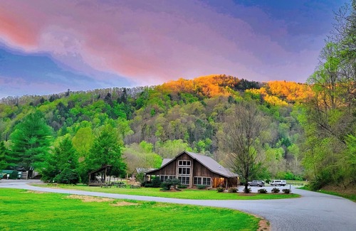 Ferguson Cabin | Inviting Mountain Cabin with Fireplace & Panoramic Views