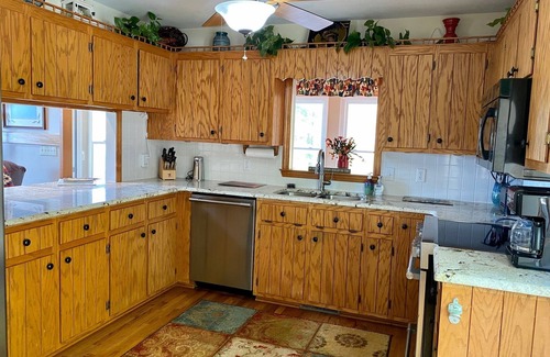 Ferguson Cabin | Mountain Cabin Retreat with Panoramic Views and Hot Tub