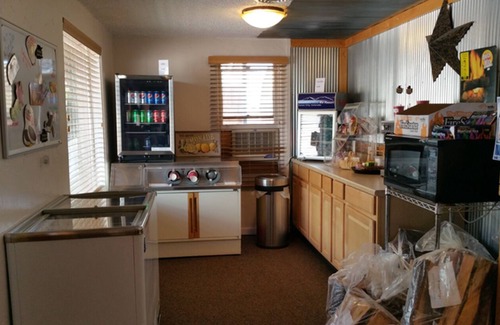 Canon City Cabin | Mountain Cabin Stay | BBQ & Picnic Area | Near Royal Gorge Bridge & Park