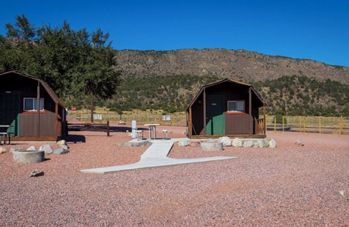 Canon City Cabin | Mountain Cabin Stay | BBQ & Picnic Area | Near Royal Gorge Bridge & Park