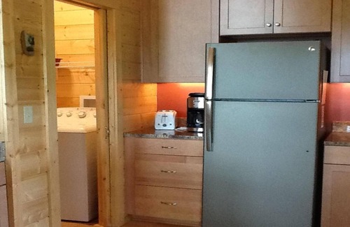 Vein Mountain Cabin | Cozy Mountain Cabin with Pool, Kitchen & Breakfast Included