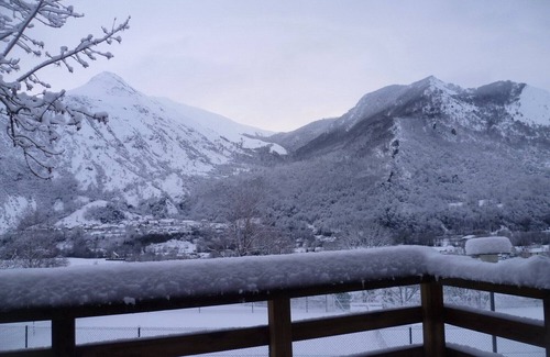 Gere-Belesten Ski Chalet | Cozy Mountain Chalet Near Gourette with Spa & Breakfast