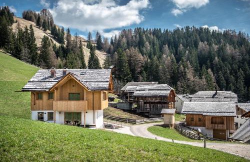 La Valle Ski Chalet | Relaxing Mountain Chalet Pia with Spa and Hot Tub Amenities