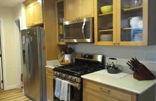 Bakersville Cabin | Unforgettable Mountain Command: Spa, Kitchen & Family-Friendly