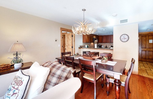Beaver Creek Condo | Cozy Mountain Condo with Balcony, Hot Tub & Shared Pool