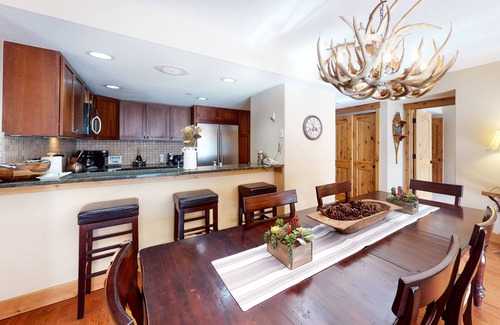 Beaver Creek Condo | Cozy Mountain Condo with Balcony, Hot Tub & Shared Pool