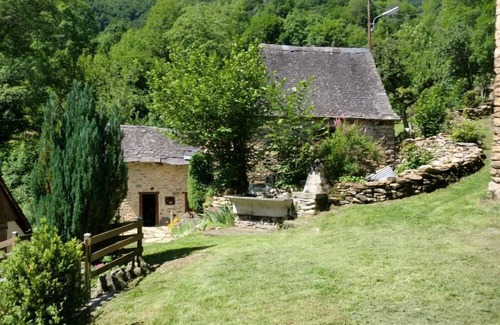 Bonac-Irazein Cottage | Top-Rated Mountain Cottage ARIÈGE with Family-Friendly Perks