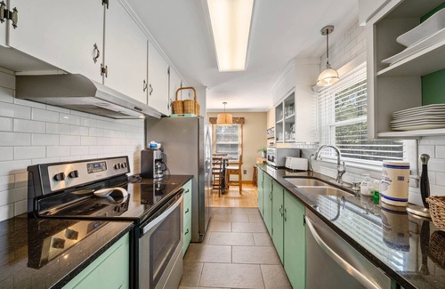 Blowing Rock Cottage | Cozy Mountain Cottage in Boone with Spa and Pool Access