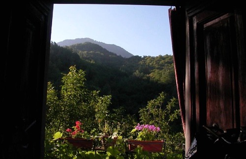 Casoli Cottage | Cozy Mountain Cottage with Scenic Views in Friendly Village