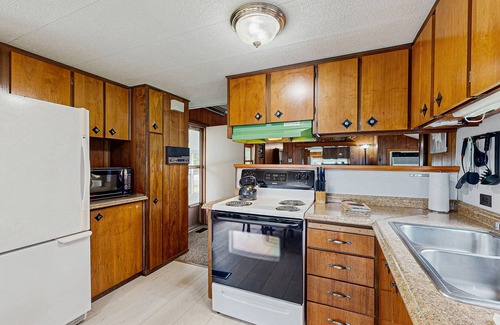 Lincoln Cottage | Cozy Mountain Cottage with Hot Tub & Off-Site Amenities