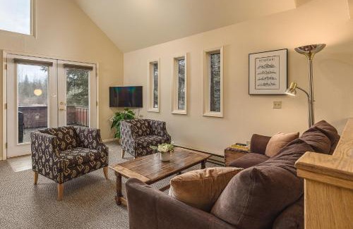 Alyeska House | Family-Friendly Mountain Creek Chalet for Your Next Getaway