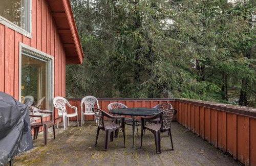 Alyeska House | Family-Friendly Mountain Creek Chalet for Your Next Getaway