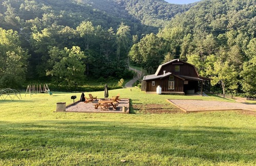 Ironto Cabin | Discover Mountain Creek Lodge: Pet-Friendly with Spa Access
