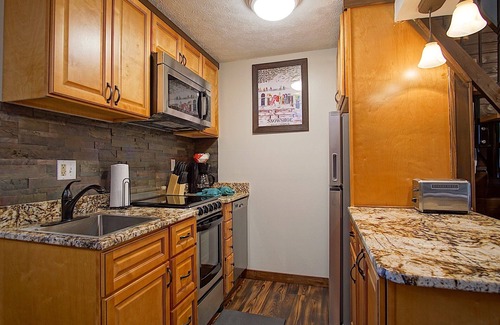 Snowshoe Condo | Cozy Mountain Crest 35 Tree House - Guest Rated 9.8/10