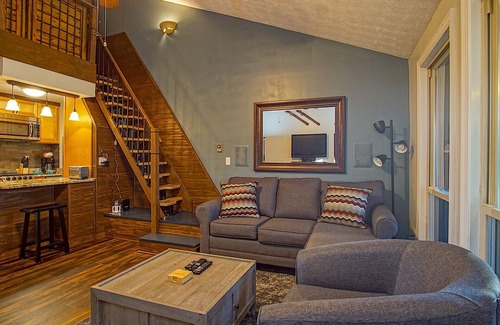 Snowshoe Condo | Cozy Mountain Crest 35 Tree House - Guest Rated 9.8/10