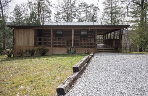 Townsend Cabin | Mountain Dreams: A Private Rustic Retreat for Everyone