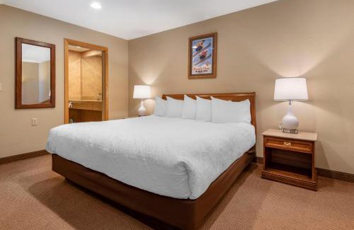 Mount Sunapee Hotel | Pet-Friendly Mountain Edge Suites with Pool & Hot Tub