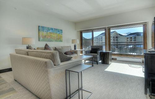 Peak 9 Apartment | Elegant Mountain Retreat with Pool and Hot Tub Amenities