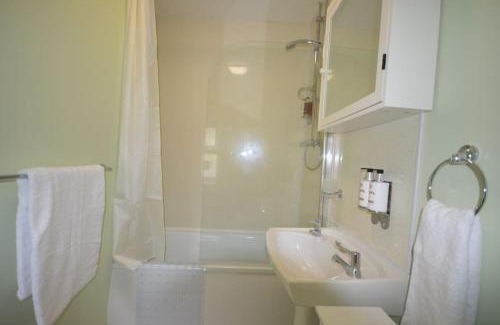 Port Talbot House | Mountain Escape - Cosy 2 bed house in Afan Valley