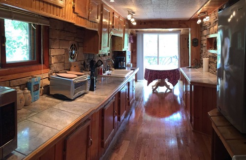 Town of Hermon House | Unforgettable Mountain Escape at Trout Lake - 9.8/10 Rated