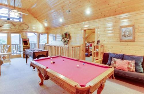 Gatlinburg - Pigeon Forge House | Escape to Mountain Retreat: 4-Star Stay with Hot Tub