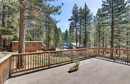 Country Club Estates Ski Chalet | Cozy Sagebrush Cottage: Ideal Family Retreat with Pool