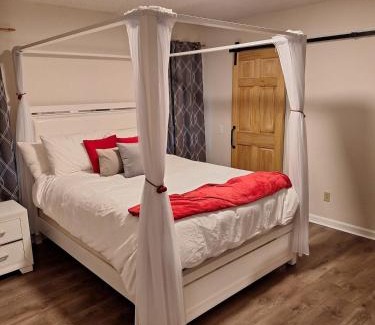 Massanutten House | Mountain Gem: Pet-Friendly Getaway with Breakfast Included