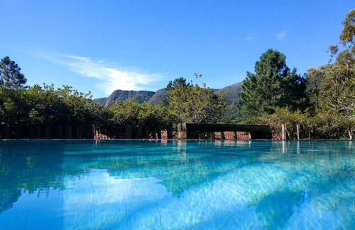 Miguel Pereira House | Mountain Retreat for 6 with Breakfast & Ocean View