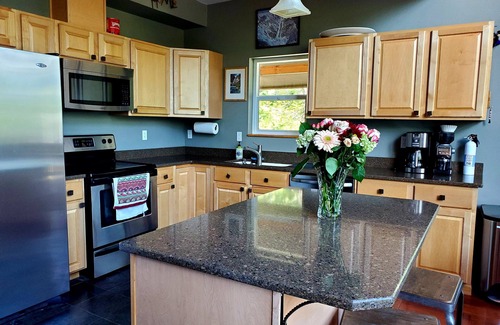 Wenatchee House | Family and Pet-Friendly Mountain Getaway with Fiber Internet