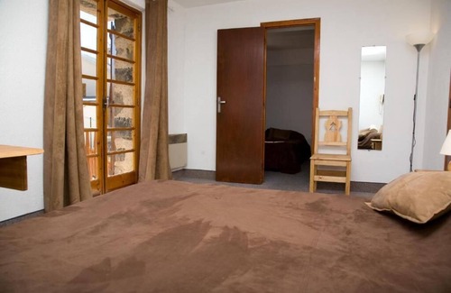 Guillaumes Hotel | Family-Friendly Mountain Retreat Steps from Ski Elevators