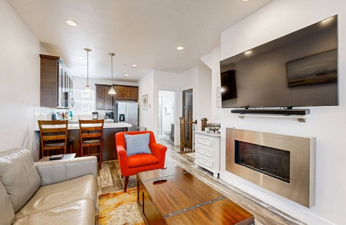 Kimball Junction House | Mountain Getaway with Rooftop Spa & Steps to Dining