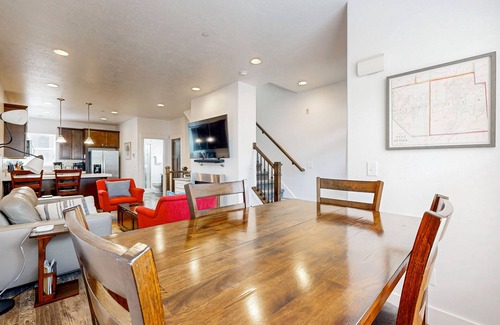 Kimball Junction House | Mountain Getaway with Rooftop Spa & Steps to Dining
