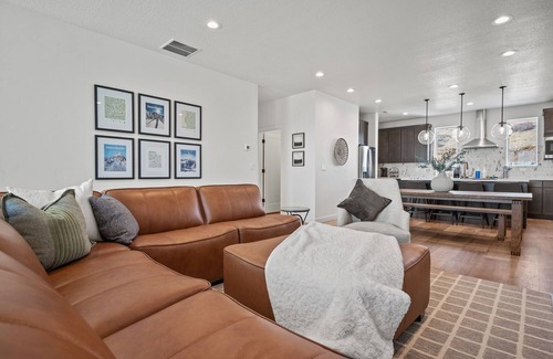Mountain Green House | Mountain Getaway R5957 | Snowbasin Skiing |Hot Tub