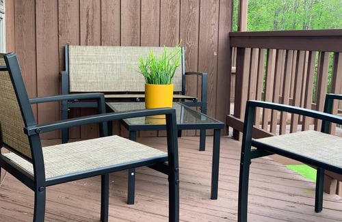 East Jewett Apartment | Inviting Mountain Retreat with Pool Near Hunter & Windham