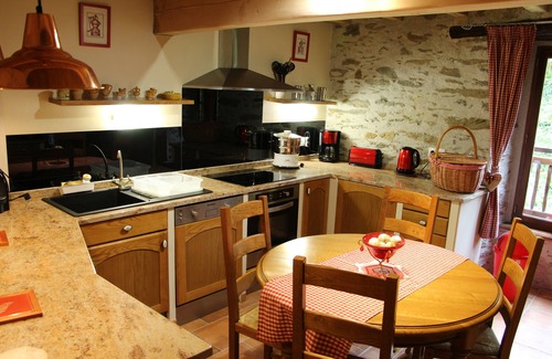 Couflens Cottage | Inviting Mountain Gîte with Pool in the Pyrenees