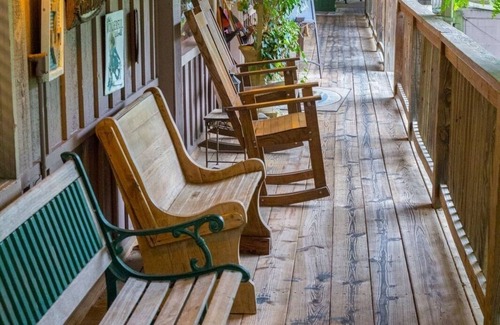 Mount Ida Apartment | Tranquil Mountain Harbor King Room on Lake Ouachita