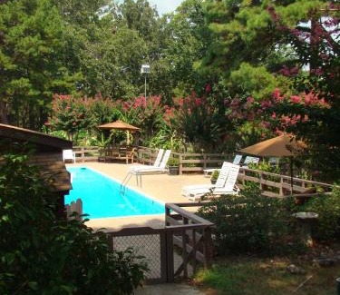 Mount Ida Hotel | Top-Rated Mountain Harbor King Room on Lake Ouachita