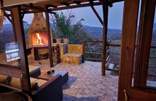 Buffelspoort Ski Chalet | Relaxing Mountain Haven Hideaway with Pool & Breakfast