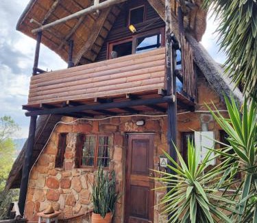 Buffelspoort Ski Chalet | Relaxing Mountain Haven Hideaway with Pool & Breakfast