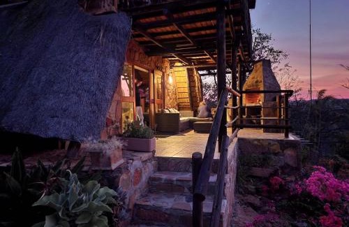 Buffelspoort Ski Chalet | Relaxing Mountain Haven Hideaway with Pool & Breakfast