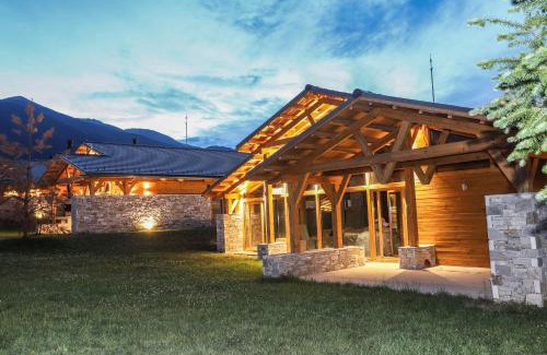 Razlog Villa | Pet-Friendly Getaway at Mountain Hawk Park - 4 Star Rated