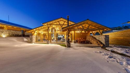 Razlog Villa | Pet-Friendly Getaway at Mountain Hawk Park - 4 Star Rated
