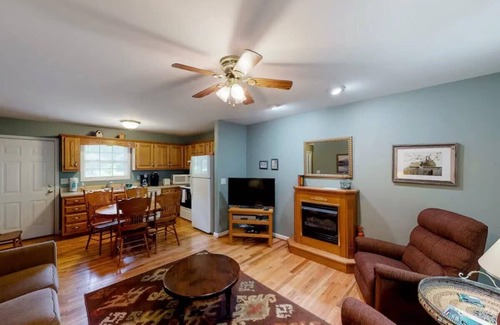 Trenton Cabin | Mountain Hideaway: Family-Friendly Retreat with Breakfast