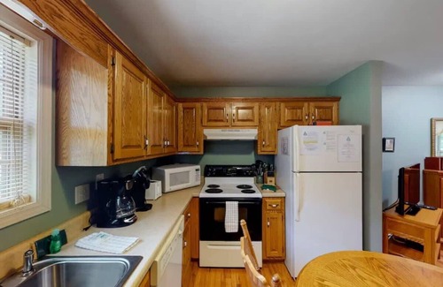Trenton Cabin | Mountain Hideaway: Family-Friendly Retreat with Breakfast