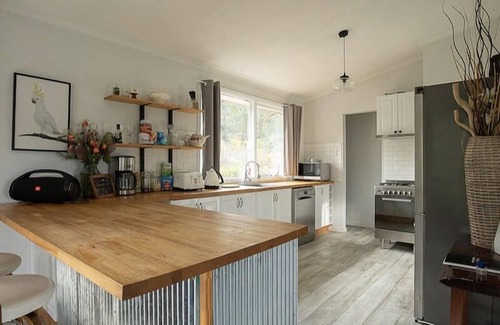 Mullamuddy Cottage | Serene Mountain Hideaway with Ocean Views & Pet-Friendly Stay