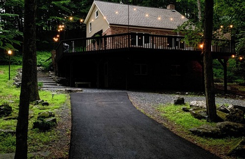 Bushkill House | Cozy Mountain Retreat Near Hiking Trails and Waterfalls